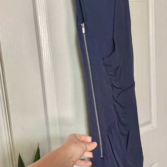 BCBGMAXAZRIA Draped Side Zipper Dress. Size 0 - Picture 8 of 16